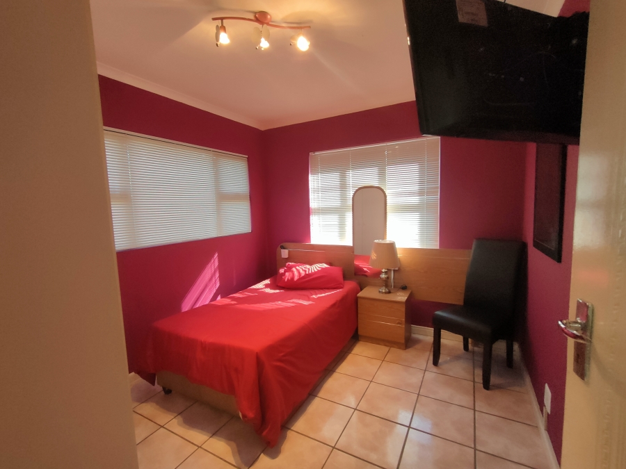 8 Bedroom Property for Sale in Wavecrest Eastern Cape